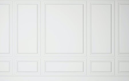 Белая стена с молдингами