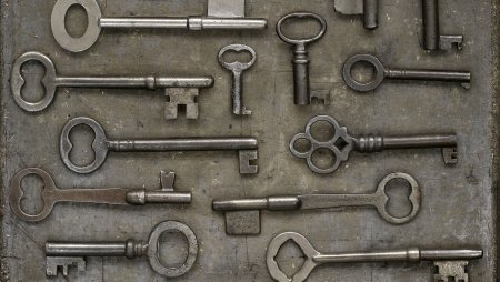 Старинные замки и ключи