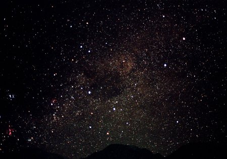 Черное небо со звездами