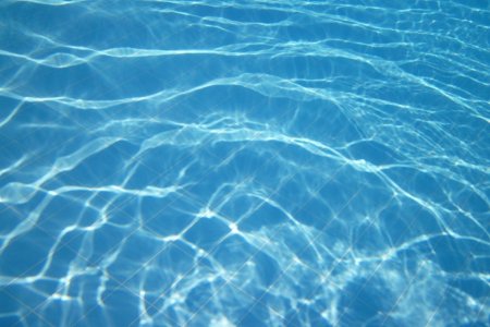 Прозрачная вода сверху