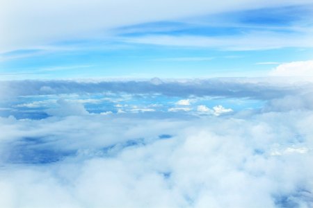 Голубое небо с облаками