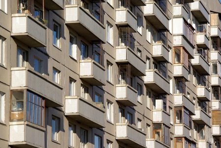 Многоэтажка с балконами