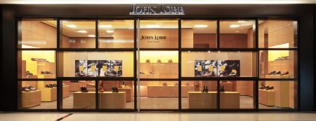 Витрины бутиков в торговых центрах