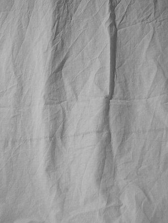 Мятая белая ткань