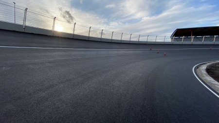 Трасса f1 поребрик