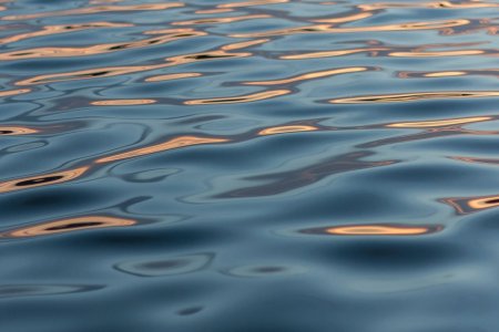 Поверхность воды