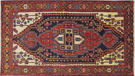 Персидский ковер на стене