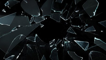 Треснувшее стекло