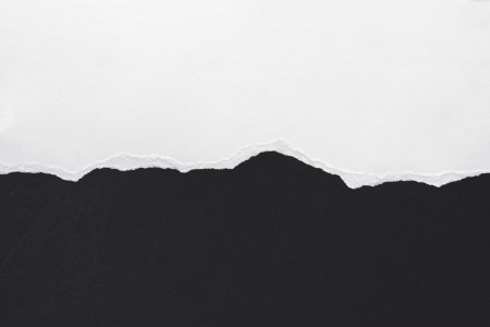 Черная оторванная бумага