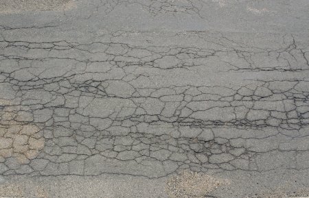 Потресканный асфальт