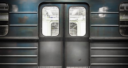 Лондонский вагон метро вид сбоку