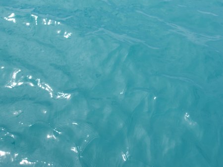 Ровная поверхность воды