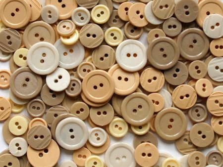 Пуговицы бежевые