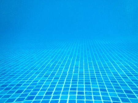 Вода в бассейне
