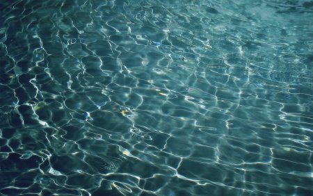 Поверхность воды
