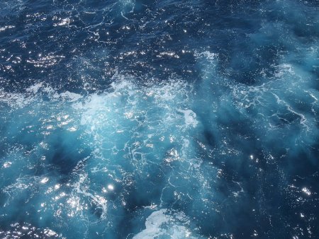 Море блики на воде