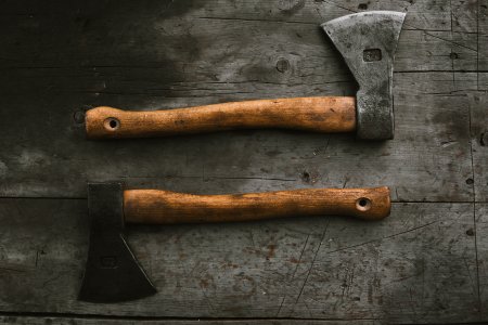 Топор ЗУБР "эксперт" кованый, с рукояткой из орешника, 1000г