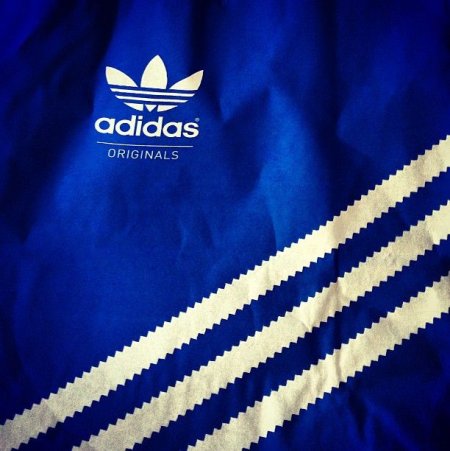 Adidas Originals фон