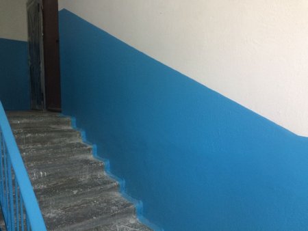 Старая металлическая дверь