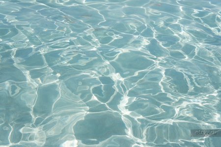 Прозрачная вода вид сверху