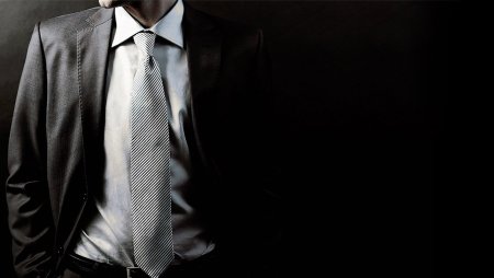 Мужчина в галстуке