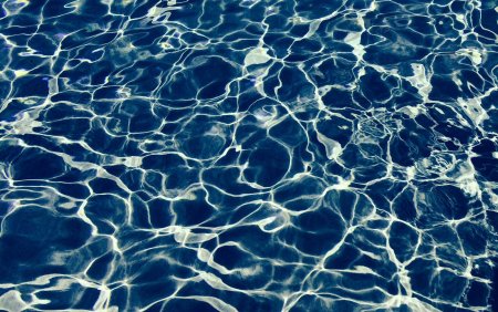 Вода в бассейне