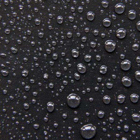 Капли воды на стекле