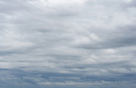 Текстура пасмурного неба бесшовная