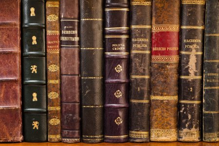 Корешки старинных книг