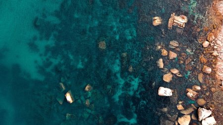 Прозрачная вода вид сверху
