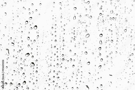 Капли воды на прозрачном стекле