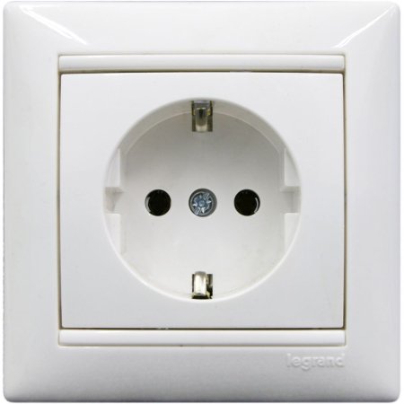 Розетка Legrand Valena 774420,16а, с заземлением, белый