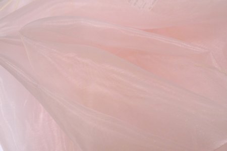 Прозрачная розовая ткань