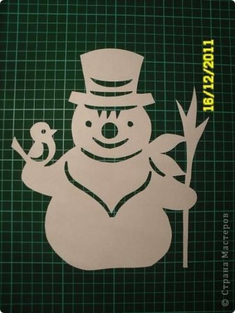 Трафареты снеговика почтовика на окно (48 фото)