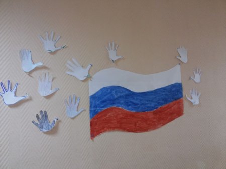Украшение школы ко Дню народного единства