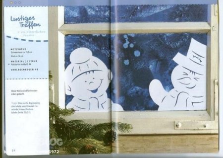 Снеговики заглядывающие в окно из бумаги
