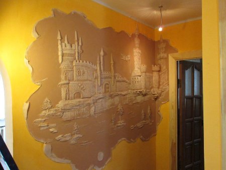Барельеф трафаретный на стене
