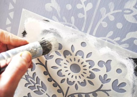 Декор мебели с помощью трафаретов