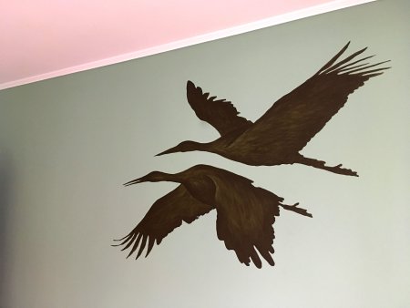 Журавли на стене