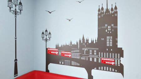 Стены в кабинете английского языка