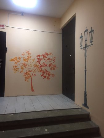 Декор стен в подъезде