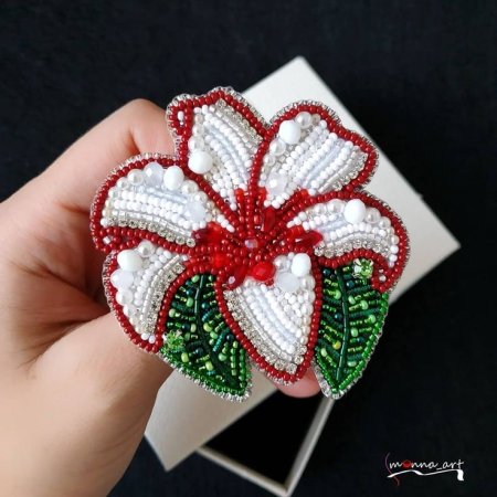 Брошки цветочные из бисера