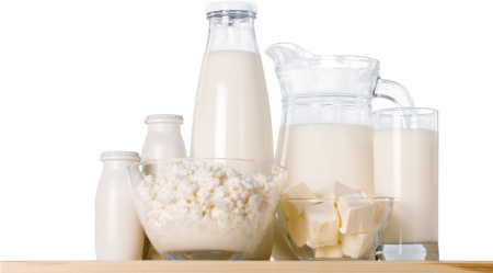 Молочная продукция на белом фоне