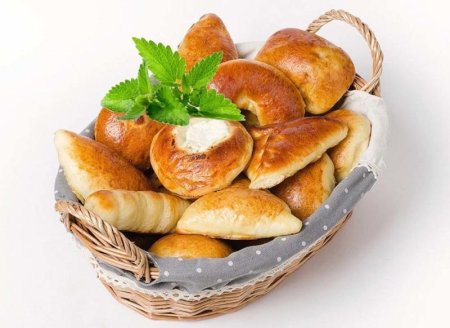 Корзинка с пирожками