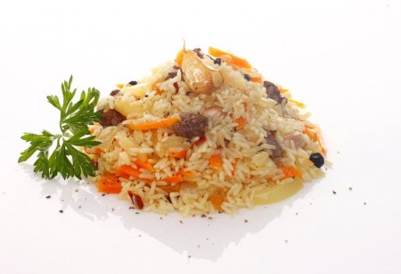 Плов на белом фоне