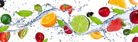 Скинали фрукты воде