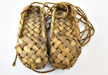 Лапти из бересты и лыка