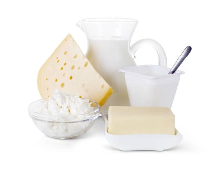 Молочная продукция на белом фоне