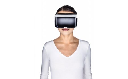 VR очки на человеке