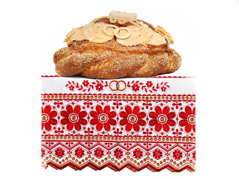 Полотенце хлеб. Хлеб на рушнике. Рушник для каравая. Русский каравай на рушнике. Каравай хлеба на рушнике.